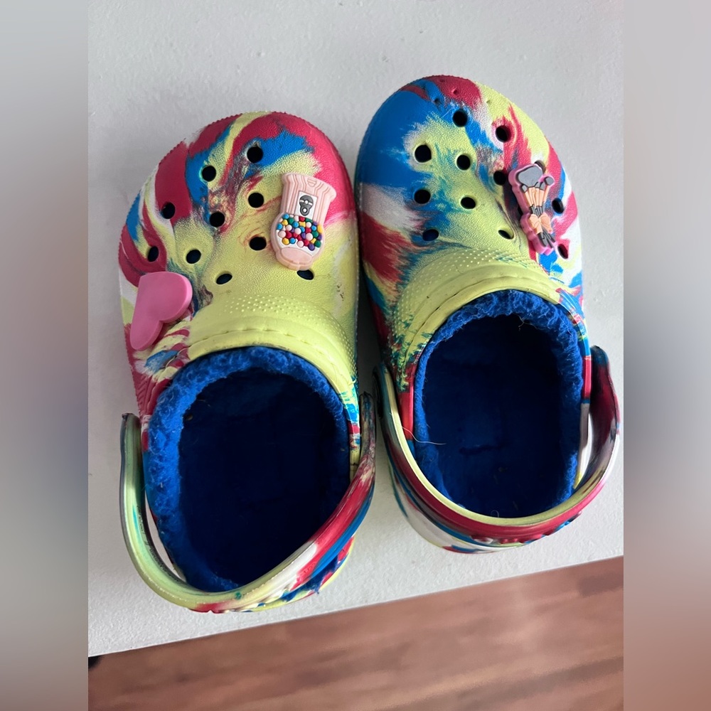 Crocs Size 7c Fur Lined!
